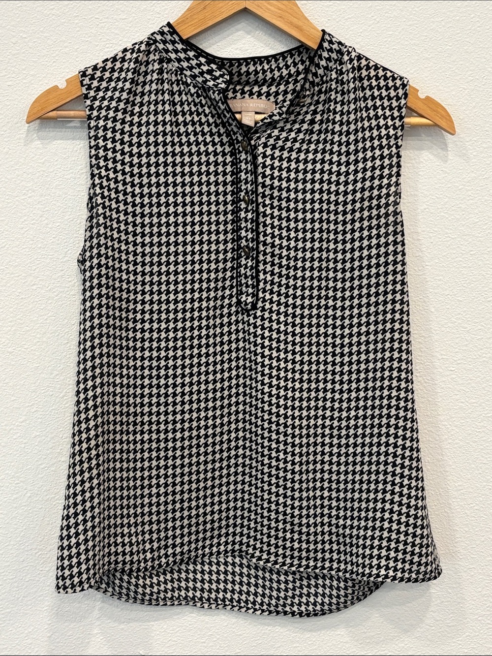 Banana Republic Women’s Black & White Houndstooth Sleeveless Top Size 4P